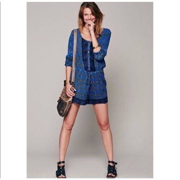 Free People Resort Romper in Electric Blue Floral Long Sleeve Blouson Size XS - Picture 2 of 10